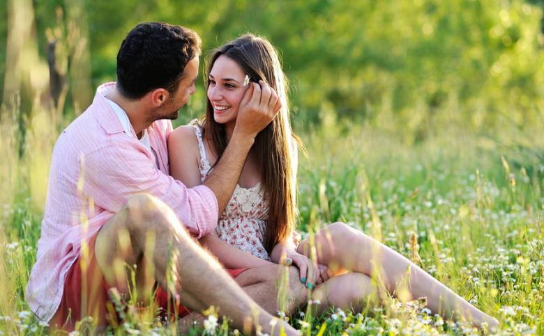 Cara dan Makna Sentuhan Mesra